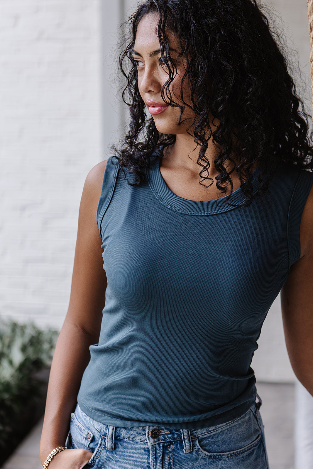 Ribbed Scoop Tank