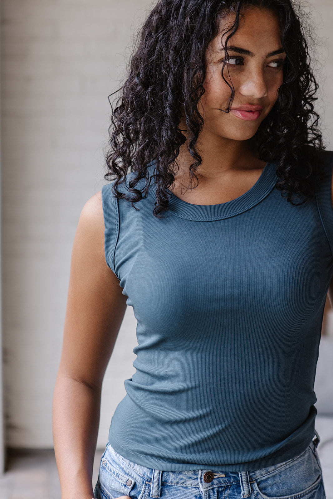 Ribbed Scoop Tank